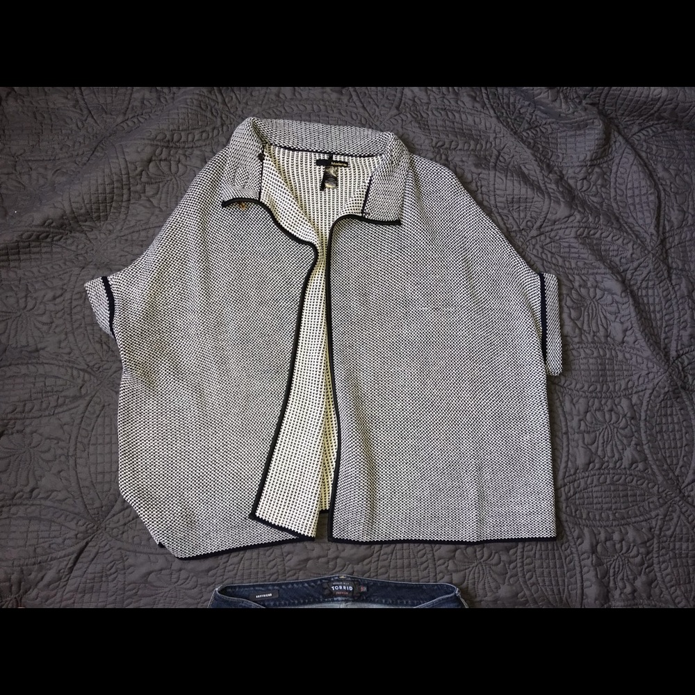 Cozy poncho with short sleeve